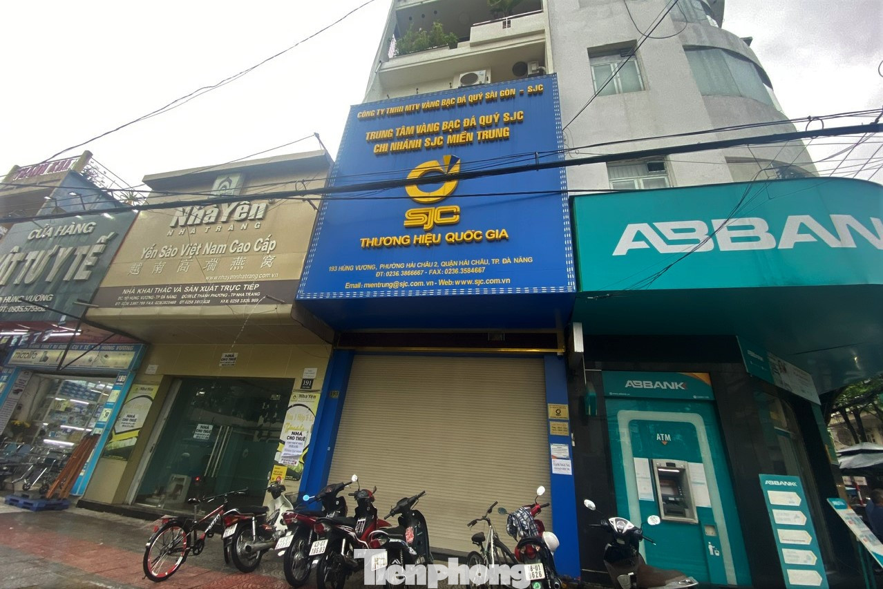 Người dân hoang mang vì chi nhánh SJC đóng cửa không thông báo khi nào hoạt động lại.