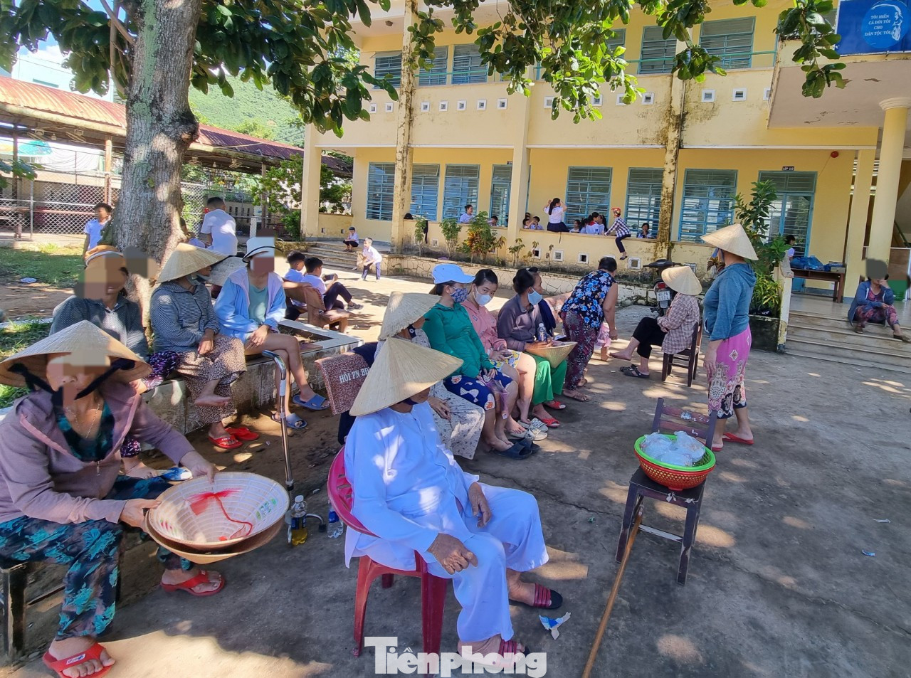 Hiện UBND xã tăng cường công tác tuyên truyền vận động để các phụ huynh đưa con tới trường. Đồng thời báo cáo tình hình lên Phòng GD&amp;ĐT, UBND huyện Hòa Vang để tiếp tục đối thoại về vấn đề này. Trước đó, chiều 6/9, Huyện ủy, UBND huyện Hòa Vang và UBND xã Hòa Bắc đã tổ chức đối thoại với các phụ huynh thôn Nam Yên nhưng chỉ có 1 phụ huynh tham dự.