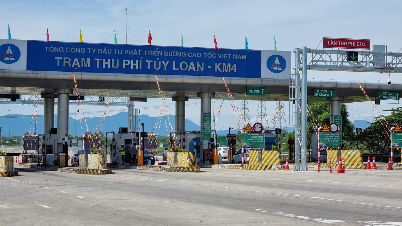 Với lưu lượng bình quân 5.000 – 6.000 lượt phương tiện/ngày đêm, tất cả 7 trạm trên tuyến Đà Nẵng – Quảng Ngãi hiện đã bố trí các làn thu phí ETC để đảm bảo phục vụ thông suốt lượng phương tiện lưu thông trên tuyến tại thời điểm hiện nay.