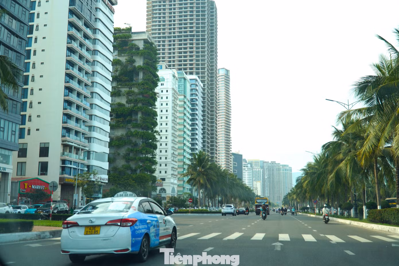 Đường Võ Nguyên Giáp đoạn từ Phạm Văn Đồng đến Võ Văn Kiệt gần có giá 280 triệu đồng/m2. Ảnh: Thanh Hiền.