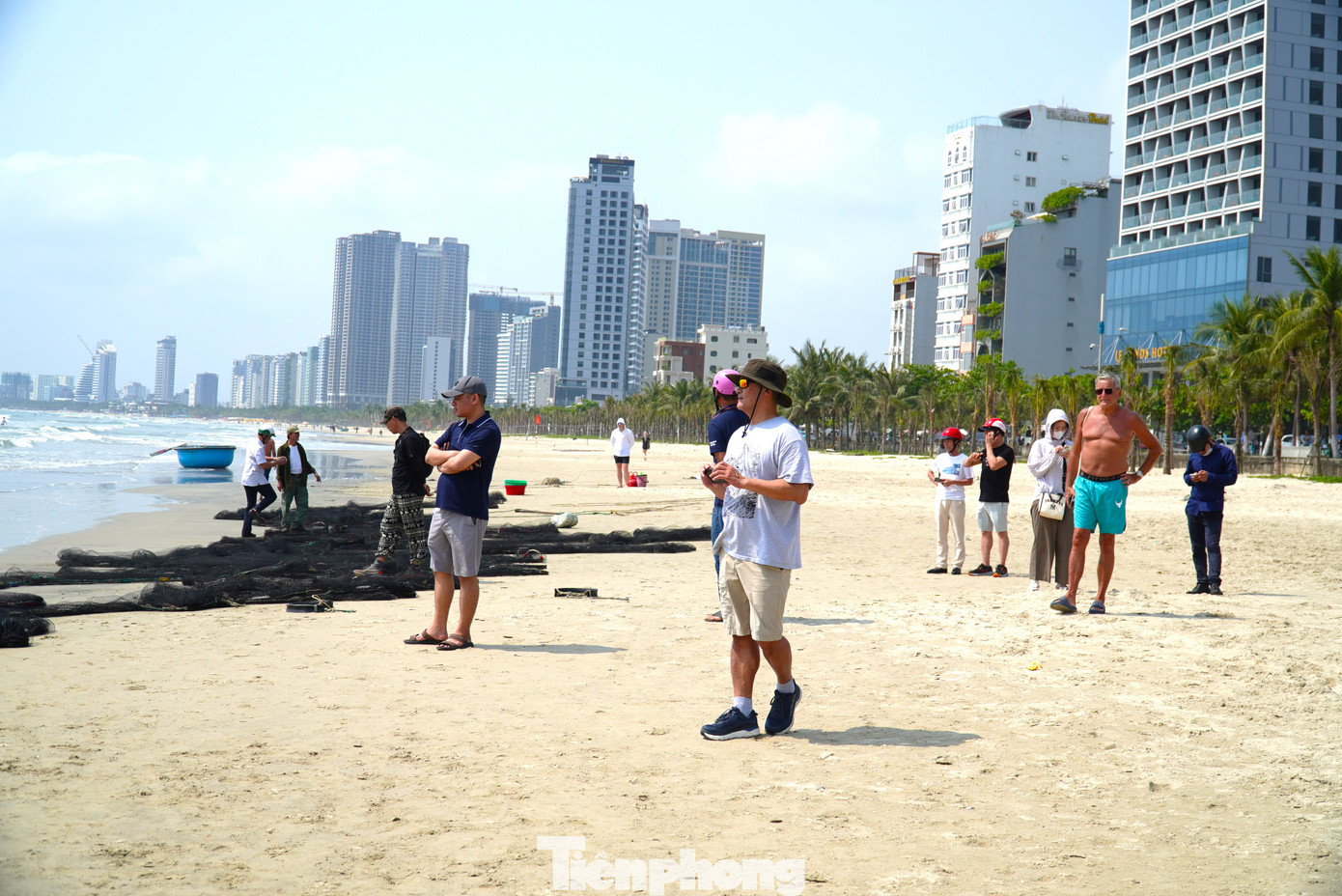 Du khách lựa chọn lưu trú ven biển để tắm biển, vui chơi thuận lợi.