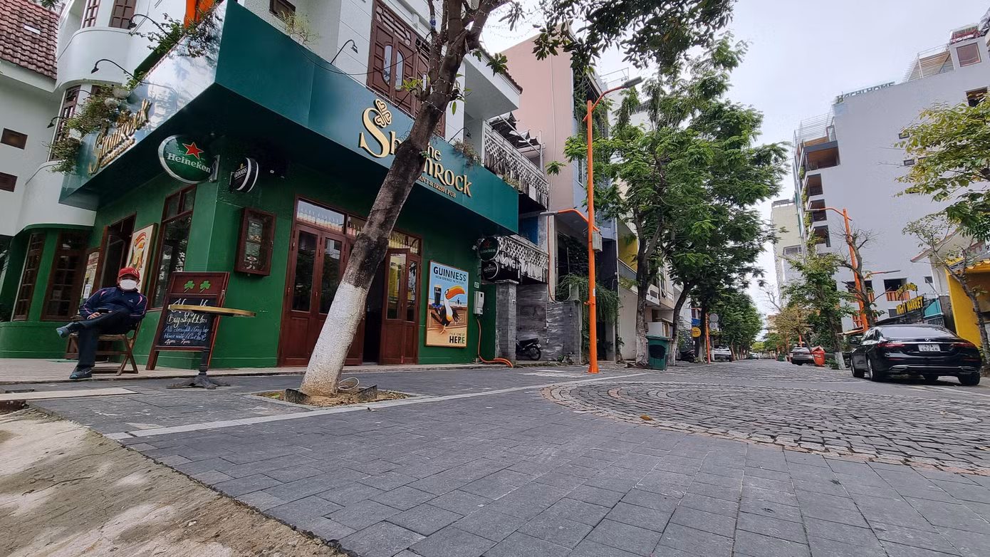 Các cửa hàng có thêm mặt tiền sạch đẹp, thoáng mát. Các cửa hàng có thêm mặt tiền sạch đẹp, thoáng mát.