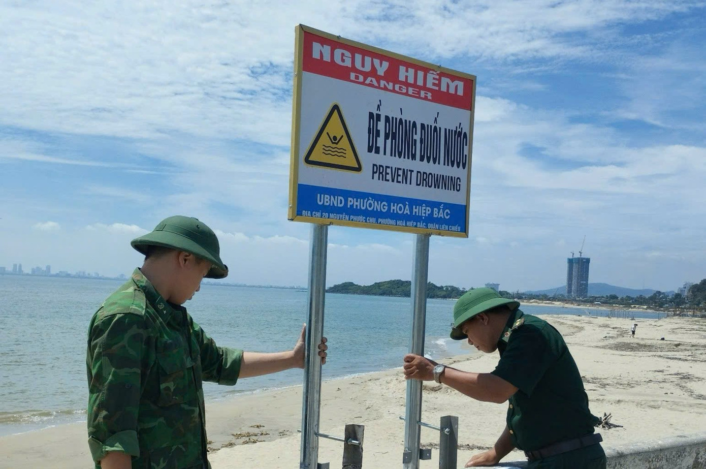 Khu vực biển xảy ra đuối nước đã được cắm bảng cảnh báo nguy hiểm. Khu vực biển xảy ra đuối nước đã được cắm bảng cảnh báo nguy hiểm.