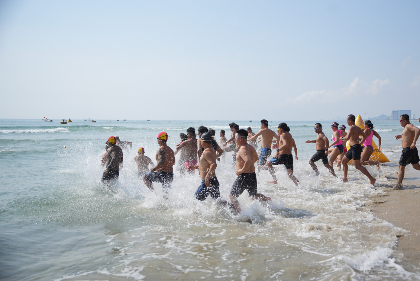Mùa du lịch biển Đà Nẵng năm nay có nhiều hoạt động thể thao, giải trí.