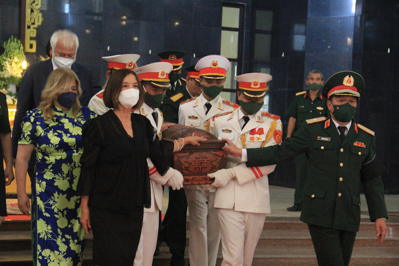 “Người chiến sĩ cộng sản, anh “Bộ đội Cụ Hồ” Kostas Nguyễn Văn Lập đã sống một cuộc đời vẻ vang, trở thành tấm gương sáng ngời về lòng dũng cảm, sẵn sàng hy sinh vì công lý, vì hoà bình, độc lập, tự do, vì chính nghĩa và tinh thần quốc tế vô sản cao đẹp. Anh hùng LLVT nhân dân Kostas Nguyễn Văn Lập sẽ luôn sống mãi trong lòng Nhân dân Việt Nam”, Thiếu tướng Trương Thiên Tô.