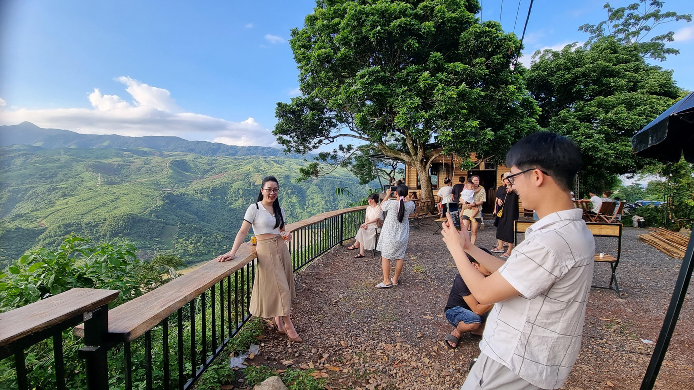 Ở miền Tây Quảng Trị đang phát triển các loại hình dịch vụ ăn uống, lưu trú, tham quan thân thiện với thiên nhiên. Ở miền Tây Quảng Trị đang phát triển các loại hình dịch vụ ăn uống, lưu trú, tham quan thân thiện với thiên nhiên.