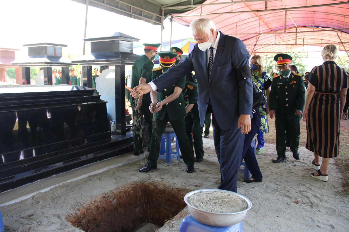 Ông Kostas Nguyễn Văn Lập yên nghỉ trên quê hương thứ hai của mình.