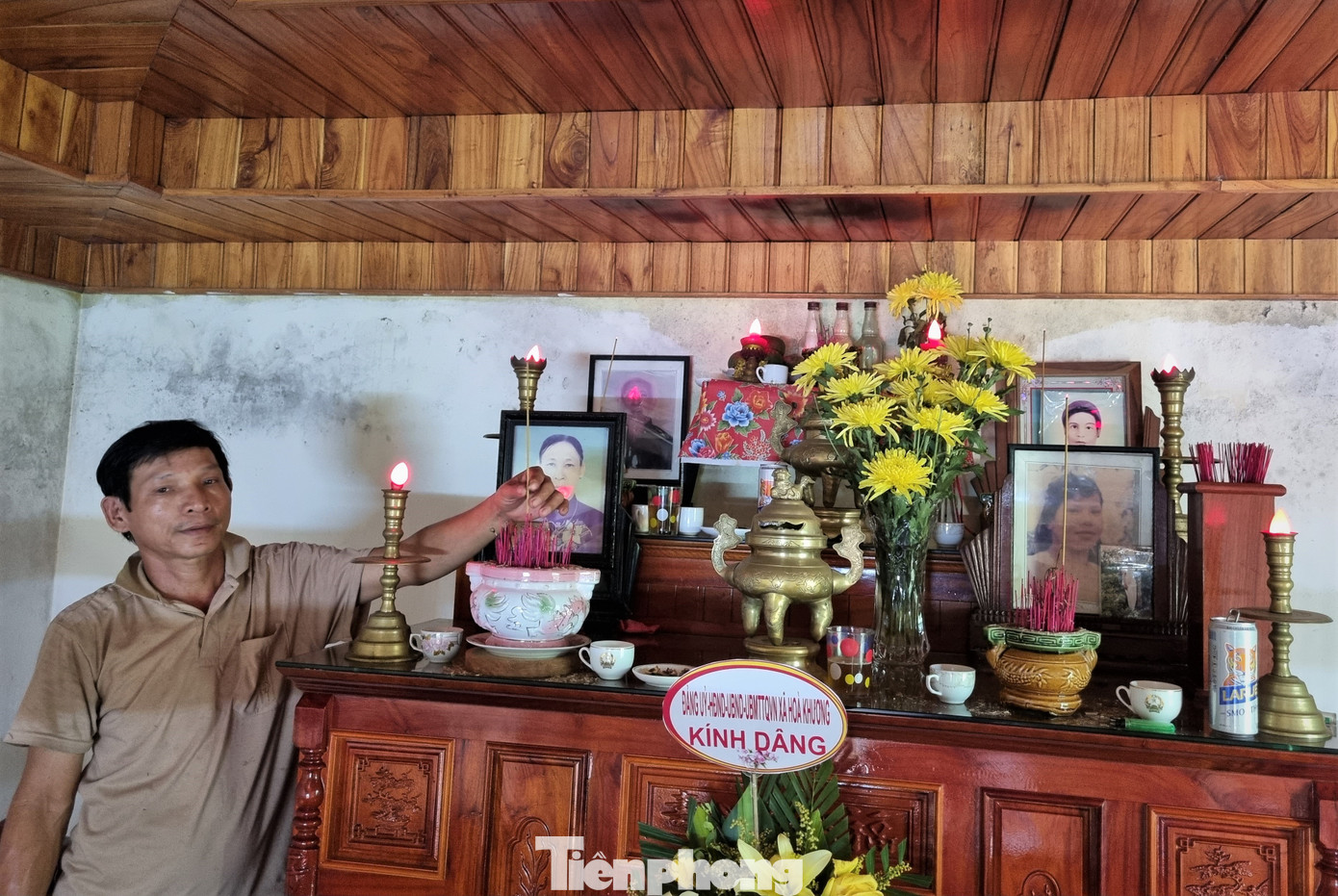 Nhà anh Ngô Thanh Xuân thờ 3 liệt sĩ và Mẹ VNAH Lưu Thị Hý Nhà anh Ngô Thanh Xuân thờ 3 liệt sĩ và Mẹ VNAH Lưu Thị Hý