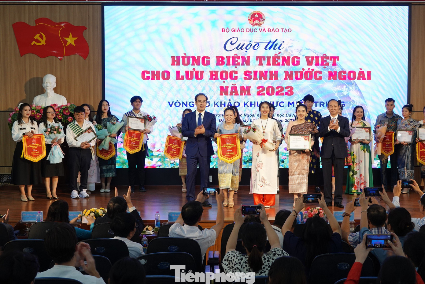 Giải Nhất thuộc về đội thi của trường ĐH Ngoại ngữ (ĐH Đà Nẵng).