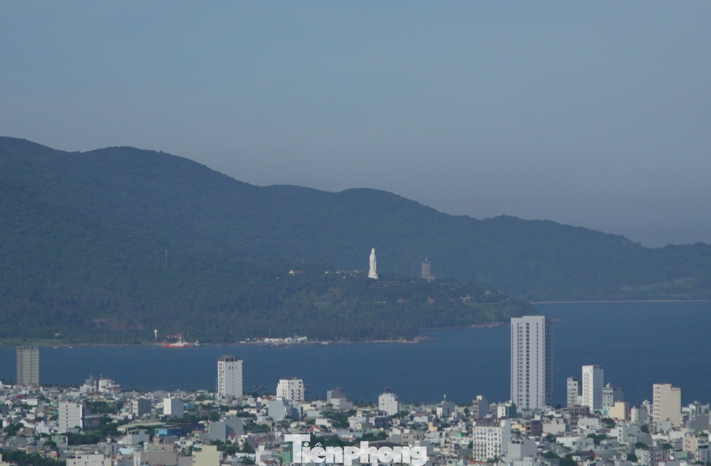 Tạm ngừng tham quan bán đảo Sơn Trà từ ngày 18/9 cho đến khi có thông báo mới. Ảnh: Thanh Hiền.