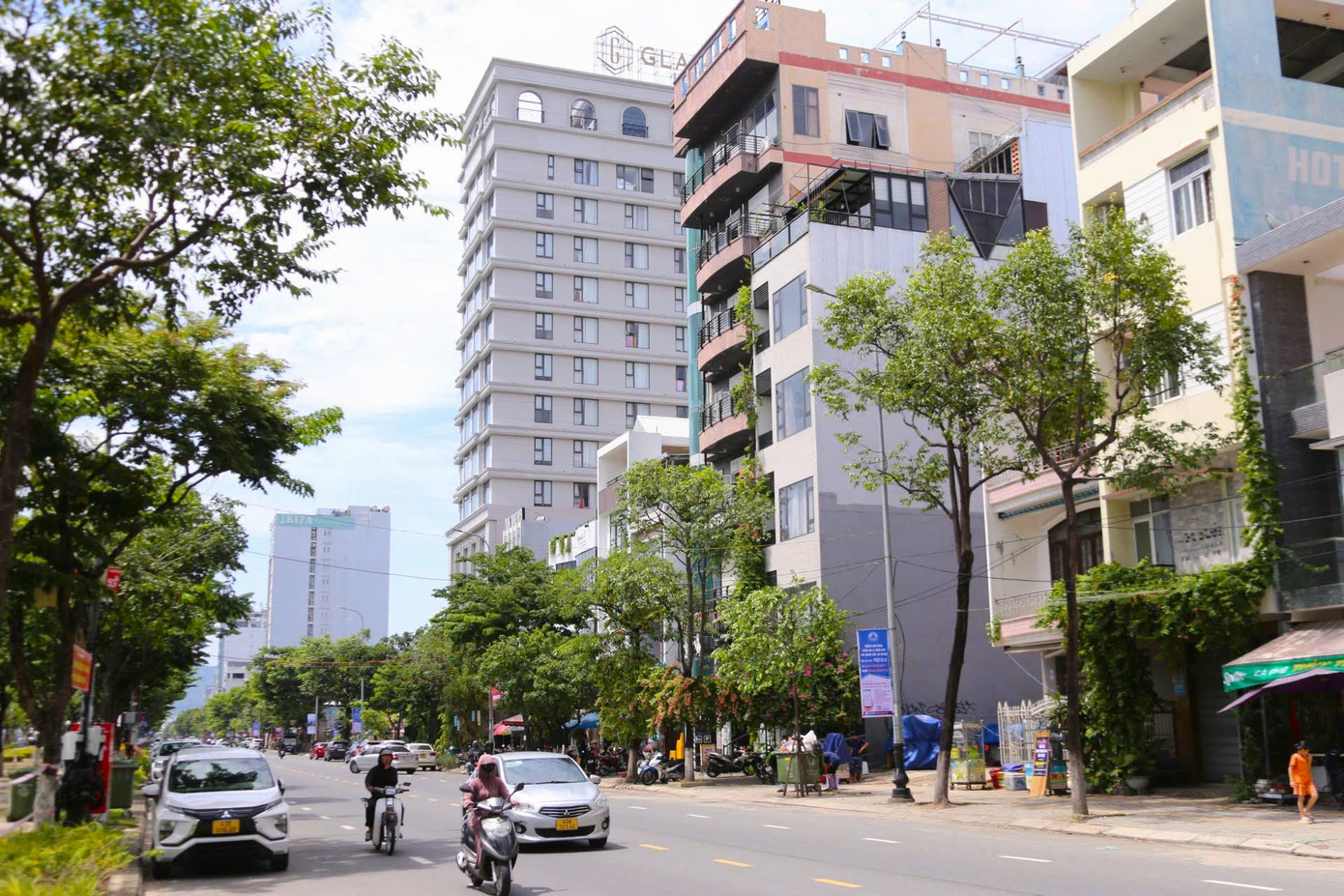 Đường Trần Hưng Đạo ven sông Hàn đoạn cao nhất có giá lên tới hơn 182 triệu đồng/m2. Tuyến đường này là nơi tập trung hàng ngàn khán giả mỗi đêm tranh tài của các đội trong Lễ hội pháo hoa quốc tế Đà Nẵng.