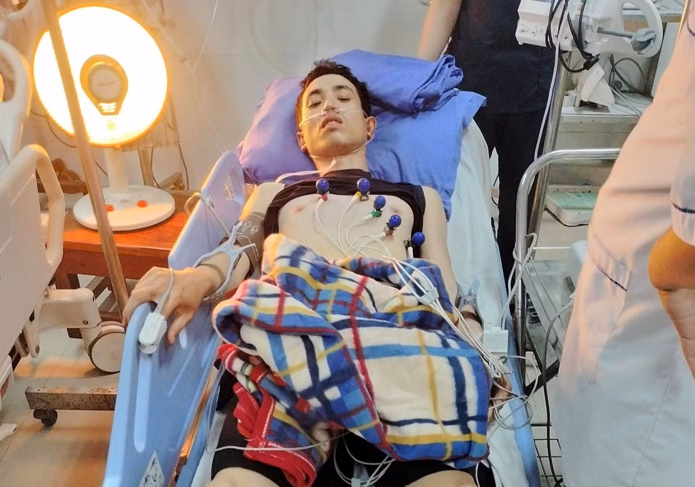 Anh Vũ được chuyển vào Bệnh viện đa khoa Bắc Quảng Bình tối 16/8.