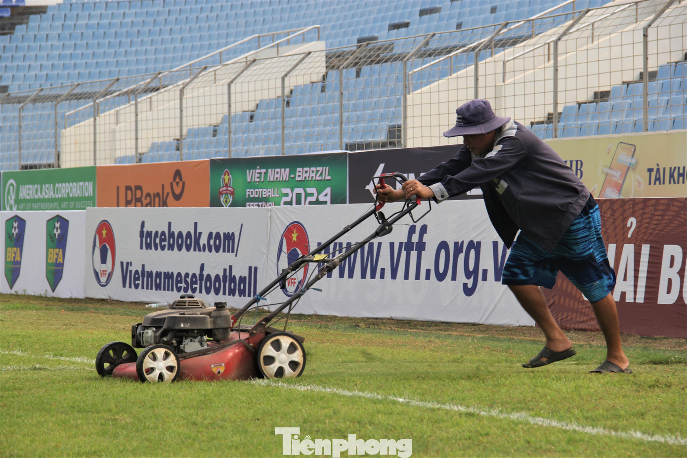 Trận đấu là hoạt động chính trong Lễ hội bóng đá Việt Nam – Brazil từ 27 – 28/4. Các cầu thủ sẽ tham gia các sự kiện: lễ hội biển, ra mắt Trung tâm Bóng đá Brazil tại Đà Nẵng, quảng bá du lịch - thể thao biển…Đây là sự kiện văn hóa, thể thao đặc biệt đánh dấu kỷ niệm 35 năm quan hệ ngoại giao thân thiết giữa hai quốc gia Việt Nam và Brazil, cũng là cơ hội thúc đẩy kết nối về du lịch và thể thao giữa hai nước, đặc biệt tạo ra tiền đề cho việc phát triển du lịch thể thao quốc tế trong tương lai của Đà Nẵng.