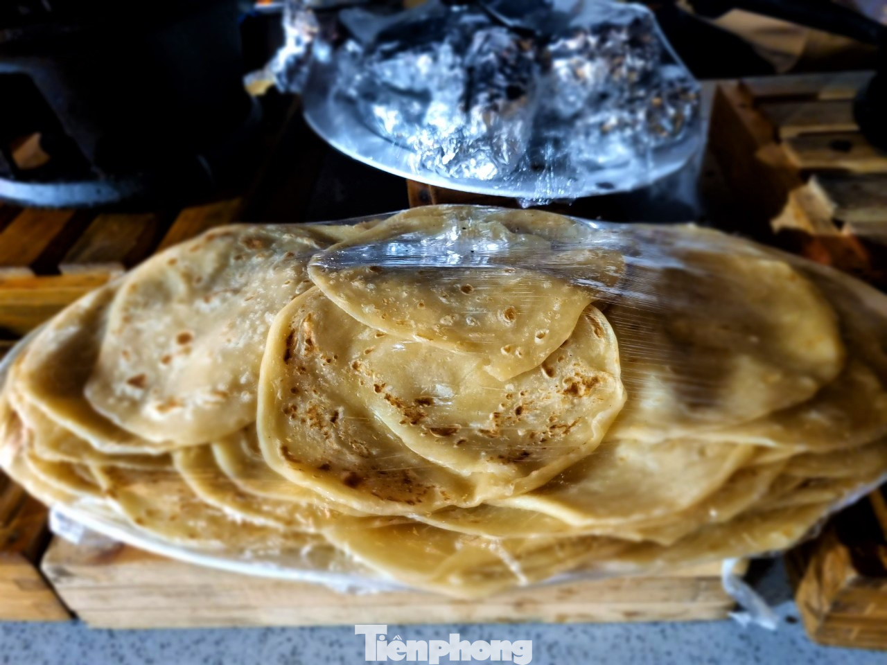 Mỗi bữa ăn có hơn 100 món, ngoài những món Ấn Độ thì có thêm các món phổ thông cho khách lựa chọn.