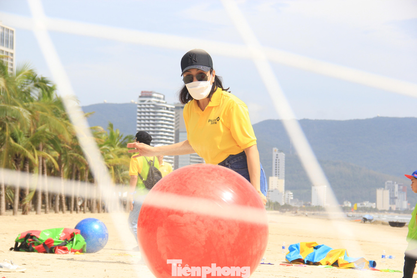 Bãi biển đã sẵn sàng cho các hoạt động thể thao, giải trí. Bãi biển đã sẵn sàng cho các hoạt động thể thao, giải trí.