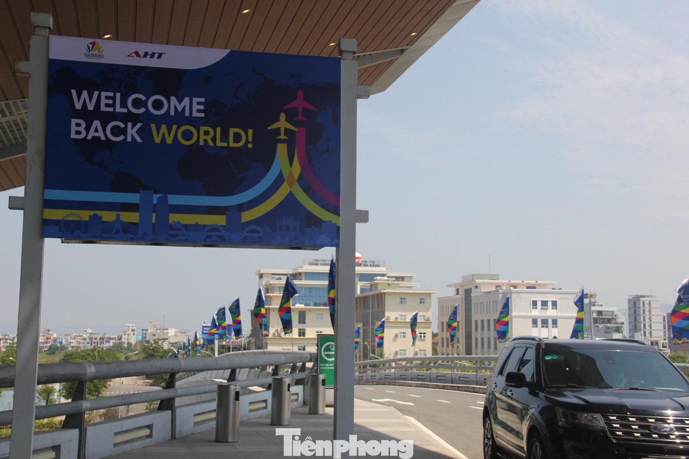 Không khí đón chào du khách, mở cửa bầu trời khắp mọi nơi.