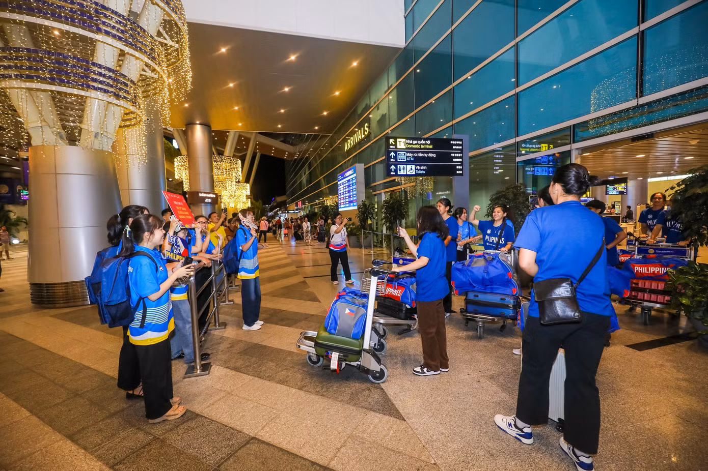 Theo Ban tổ chức ASG13, với tư cách là các “sứ giả” của nước chủ nhà đăng cai Đại hội, TNV là những người đầu tiên đón khách tại sân bay và cũng là những người cuối cùng tiễn khách trở về nước. Ấn tượng, tình cảm của TNV sẽ tạo nên những hình ảnh đẹp về đất nước và con người Việt Nam trong mắt bạn bè quốc tế.