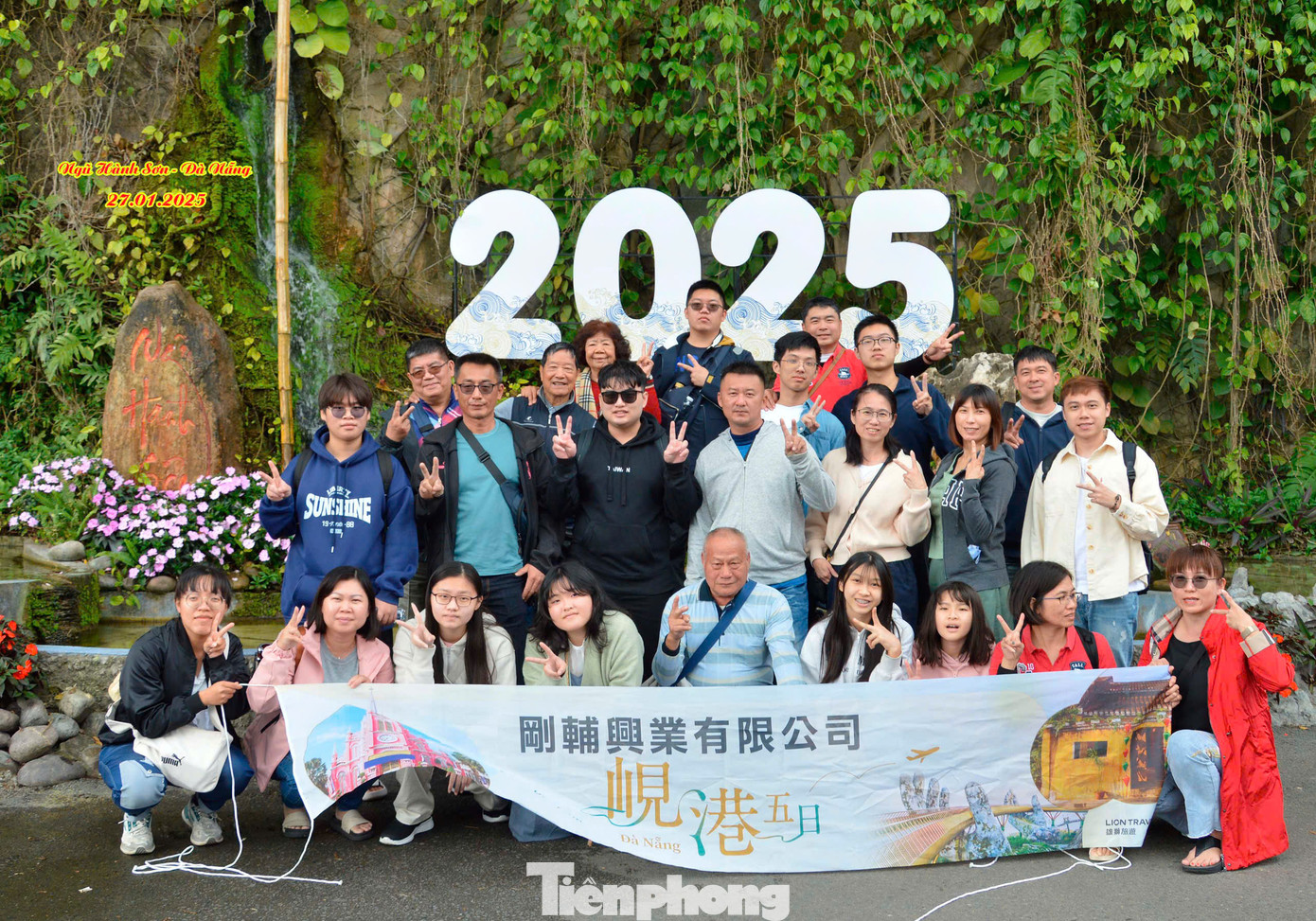 “Trong dịp Tết giá vé vào danh thắng cũng không thay đổi: 40.000 đồng/vé và 15.000 đồng/lượt thang máy. Ban quản lý chú trọng an ninh trật tự, vệ sinh môi trường để du khách vui chơi an toàn, thoải mái”, ông Hiền nói.