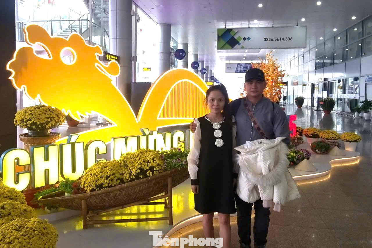 Không khí Tết ngập tràn sân bay Đà Nẵng. Cảng hàng không quốc tế Đà Nẵng cho hay, tất cả các hoạt động xây dựng, cải tạo, sửa chữa trên khu bay và trong các nhà ga hành khách đã hoàn thành, bảo đảm không có hoạt động cải tạo sửa chữa trong thời gian cao điểm Tết. Không khí Tết ngập tràn sân bay Đà Nẵng. Cảng hàng không quốc tế Đà Nẵng cho hay, tất cả các hoạt động xây dựng, cải tạo, sửa chữa trên khu bay và trong các nhà ga hành khách đã hoàn thành, bảo đảm không có hoạt động cải tạo sửa chữa trong thời gian cao điểm Tết.