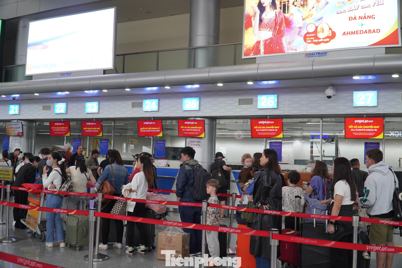 Để phục vụ tốt hành khách, sân bay Đà Nẵng thực hiện nhiều biện pháp về bảo đảm trật tự, an toàn giao thông dịp cuối năm, Tết Nguyên đán và mùa Lễ hội xuân Ất Tỵ Để phục vụ tốt hành khách, sân bay Đà Nẵng thực hiện nhiều biện pháp về bảo đảm trật tự, an toàn giao thông dịp cuối năm, Tết Nguyên đán và mùa Lễ hội xuân Ất Tỵ