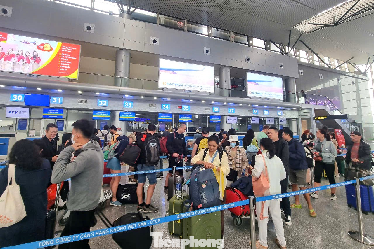 Để phục vụ tốt hành khách, sân bay Đà Nẵng thực hiện nhiều biện pháp về bảo đảm trật tự, an toàn giao thông dịp cuối năm, Tết Nguyên đán và mùa Lễ hội xuân Ất Tỵ Để phục vụ tốt hành khách, sân bay Đà Nẵng thực hiện nhiều biện pháp về bảo đảm trật tự, an toàn giao thông dịp cuối năm, Tết Nguyên đán và mùa Lễ hội xuân Ất Tỵ