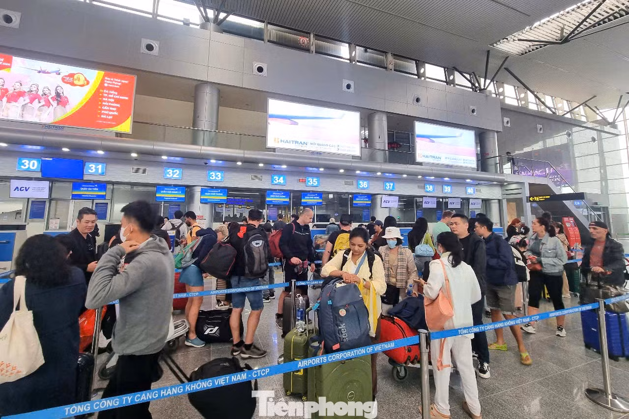 Để phục vụ tốt hành khách, sân bay Đà Nẵng thực hiện nhiều biện pháp về bảo đảm trật tự, an toàn giao thông dịp cuối năm, Tết Nguyên đán và mùa Lễ hội xuân Ất Tỵ Để phục vụ tốt hành khách, sân bay Đà Nẵng thực hiện nhiều biện pháp về bảo đảm trật tự, an toàn giao thông dịp cuối năm, Tết Nguyên đán và mùa Lễ hội xuân Ất Tỵ