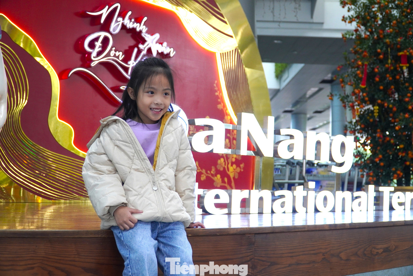 Không khí Tết ngập tràn sân bay Đà Nẵng. Cảng hàng không quốc tế Đà Nẵng cho hay, tất cả các hoạt động xây dựng, cải tạo, sửa chữa trên khu bay và trong các nhà ga hành khách đã hoàn thành, bảo đảm không có hoạt động cải tạo sửa chữa trong thời gian cao điểm Tết. Không khí Tết ngập tràn sân bay Đà Nẵng. Cảng hàng không quốc tế Đà Nẵng cho hay, tất cả các hoạt động xây dựng, cải tạo, sửa chữa trên khu bay và trong các nhà ga hành khách đã hoàn thành, bảo đảm không có hoạt động cải tạo sửa chữa trong thời gian cao điểm Tết.