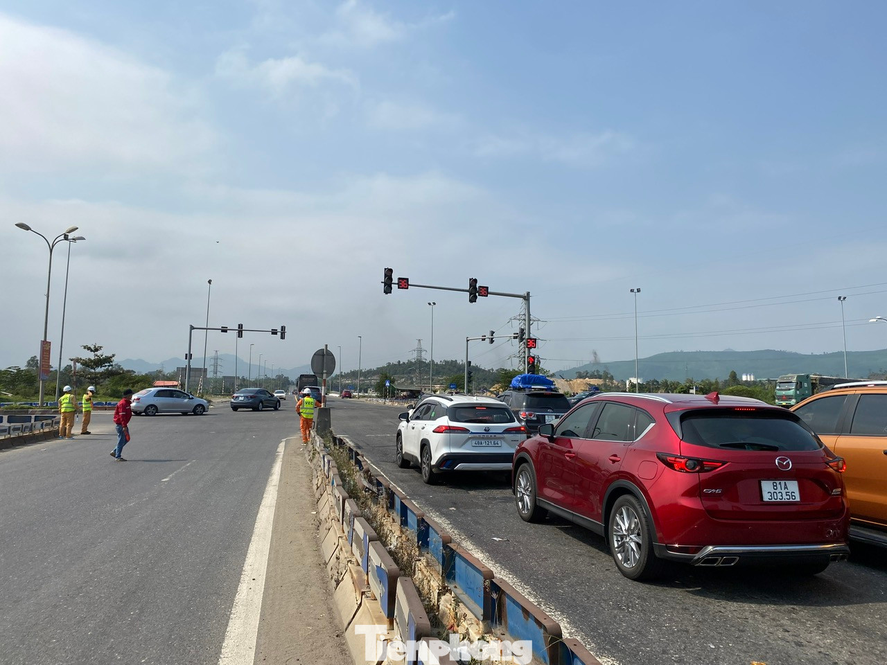 Cao tốc Đà Nẵng - Quảng Ngãi kết nối với cao tốc Túy Loan - La Sơn - Cam Lộ, ra đến Quảng Trị, là tuyến đường được nhiều tài xế lựa chọn.