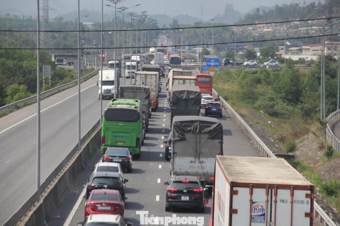 Cao tốc Đà Nẵng - Quảng Ngãi kết nối với cao tốc Túy Loan - La Sơn - Cam Lộ, ra đến Quảng Trị, là tuyến đường được nhiều tài xế lựa chọn.