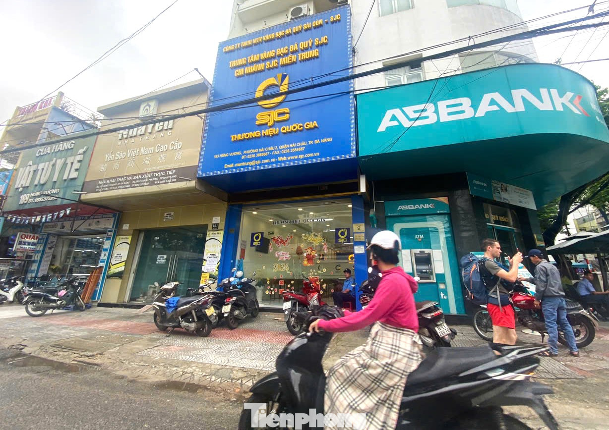 Các chi nhánh thông báo khách mua vàng miếng phải đăng ký trực tuyến.