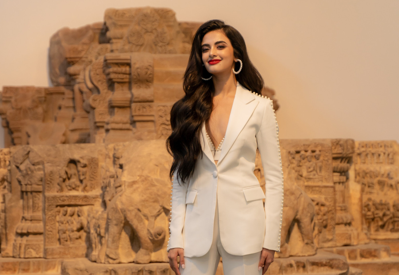 Mới đây, Rhea Singha - Hoa hậu Hoàn vũ Ấn Độ 2024 - ghé thăm bảo tàng. Cô bày tỏ rất ấn tượng trước bộ sưu tập các tác phẩm điêu khắc nghệ thuật tôn giáo tiêu biểu của nền văn hóa Chăm. Mới đây, Rhea Singha - Hoa hậu Hoàn vũ Ấn Độ 2024 - ghé thăm bảo tàng. Cô bày tỏ rất ấn tượng trước bộ sưu tập các tác phẩm điêu khắc nghệ thuật tôn giáo tiêu biểu của nền văn hóa Chăm.