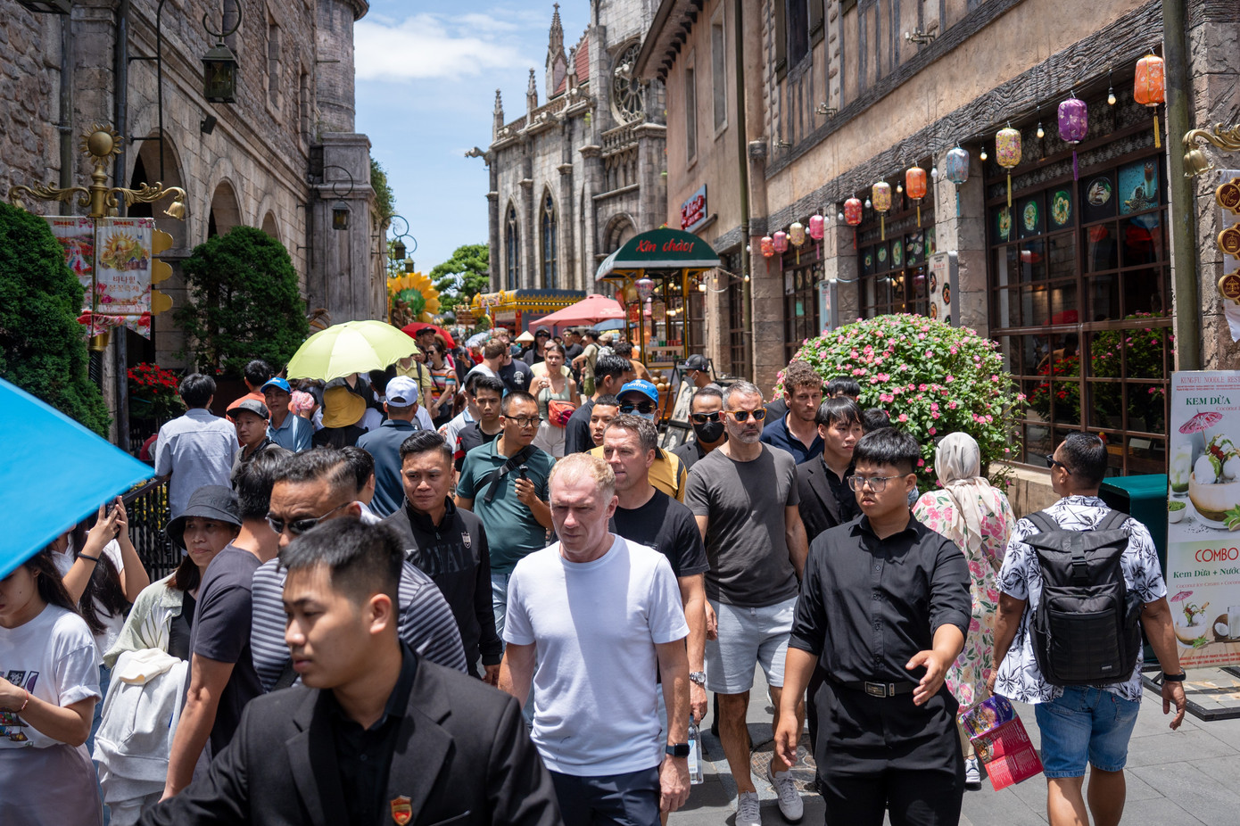 Các cựu cầu thủ MU đánh giá Đà Nẵng là một thành phố đẹp, người dân thân thiện, họ rất vui khi được chào đón nồng nhiệt. Thành phố mang lại cho họ những trải nghiệm tuyệt vời. Theo ông Nguyễn Trọng Thao, Phó Giám đốc Sở Văn hóa, Thể thao và Du lịch, sự có mặt của các huyền thoại MU góp phần thúc đẩy kết nối về du lịch và thể thao giữa hai quốc gia, đặc biệt tạo ra tiền đề cho việc phát triển du lịch thể thao quốc tế trong tương lai của Đà Nẵng.