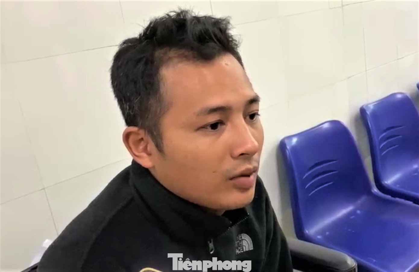 Anh Sỹ kể lại khoảnh khắc xe gặp nạn trên cao tốc La Sơn - Túy Loan. Ảnh: Duy Quốc. Anh Sỹ kể lại khoảnh khắc xe gặp nạn trên cao tốc La Sơn - Túy Loan. Ảnh: Duy Quốc.