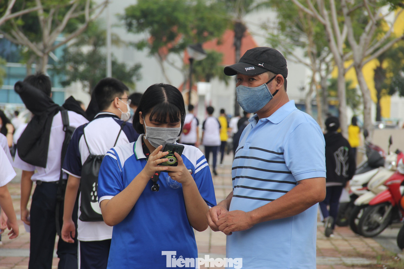 Ngày 6/12, học sinh lớp 1, 8, 9 sẽ được đến trường học trực tiếp. Ngày 6/12, học sinh lớp 1, 8, 9 sẽ được đến trường học trực tiếp.