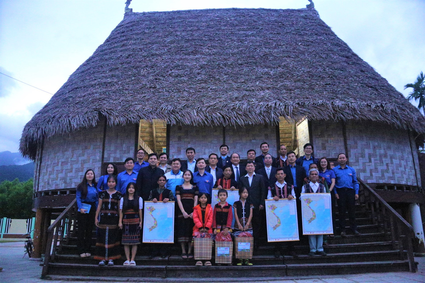 Đối với người đồng bào Cơ Tu, nhà Gươl là ngôi nhà chung, linh hồn của làng. Đây còn là nơi lưu giữ những báu vật, của cải chung, nơi hội họp, lễ tục, biểu diễn các loại hình nghệ thuật, các trò chơi dân gian. Người Cơ Tu quan niệm nhà Gươl là chốn linh thiêng nơi cư ngụ của thần linh, ông bà, tổ tiên. Trong Gươl, mọi người không được đánh cãi nhau mà luôn đoàn kết đùm bọc thương yêu, giúp đỡ lẫn nhau vì sự tồn tại và phát triển giống nòi.