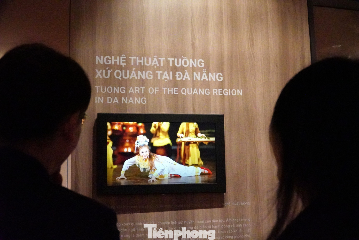 Tòa nhà 42 Bạch Đằng trước đây là Tòa Đốc lý, Tòa thị chính Đà Nẵng, được xây dựng từ thời Pháp thuộc, đến nay đã 125 năm tuổi, do kiến trúc sư người Pháp thiết kế theo phong cách Tân cổ điển, khởi công năm 1898 và khánh thành năm 1900.