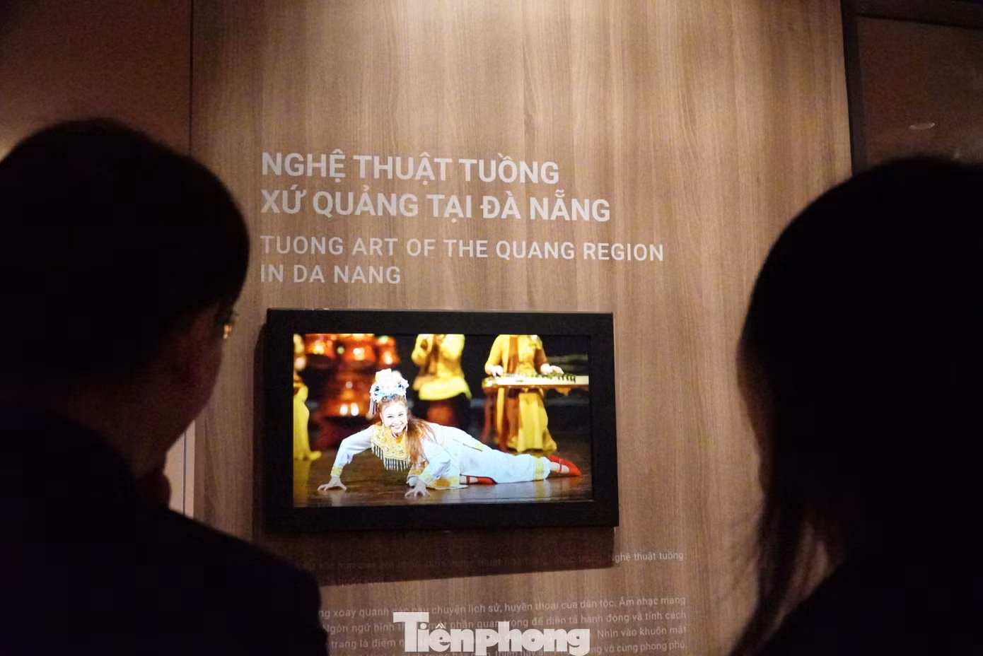 Tòa nhà 42 Bạch Đằng trước đây là Tòa Đốc lý, Tòa thị chính Đà Nẵng, được xây dựng từ thời Pháp thuộc, đến nay đã 125 năm tuổi, do kiến trúc sư người Pháp thiết kế theo phong cách Tân cổ điển, khởi công năm 1898 và khánh thành năm 1900.