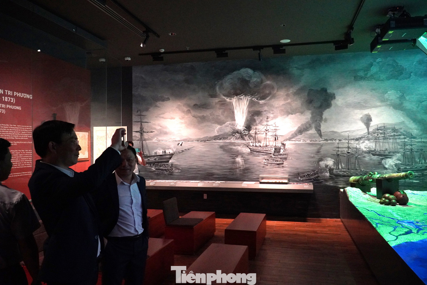 Ông Lê Trung Chinh - Chủ tịch UBND TP Đà Nẵng - cho hay Bảo tàng Đà Nẵng đáp ứng được công năng của một bảo tàng hiện đại với các ứng dụng công nghệ số tạo hiệu ứng trực quan sinh động, các không gian tương tác kết nối cảm xúc, trí tuệ giúp khách tham quan có thể tự khám phá, trải nghiệm..