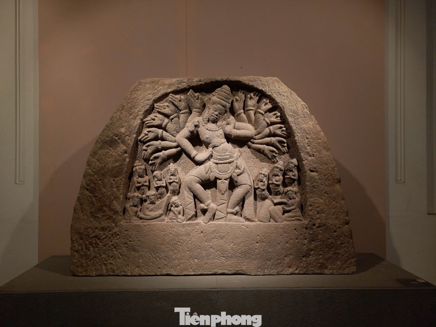 Phù điêu Shiva múa Phong Lệ.