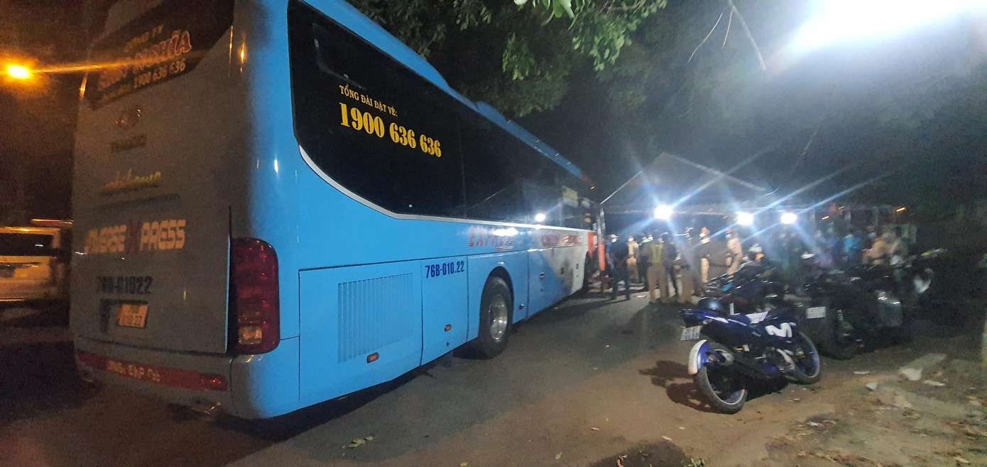 Hiện tất cả hành khách đã được bố trí xe để được tiếp tục hành trình.