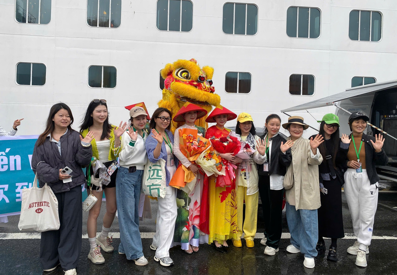 Tàu biển Adora Cruise đưa 2.400 khách quốc tế đến Đà Nẵng. Tàu biển Adora Cruise đưa 2.400 khách quốc tế đến Đà Nẵng.