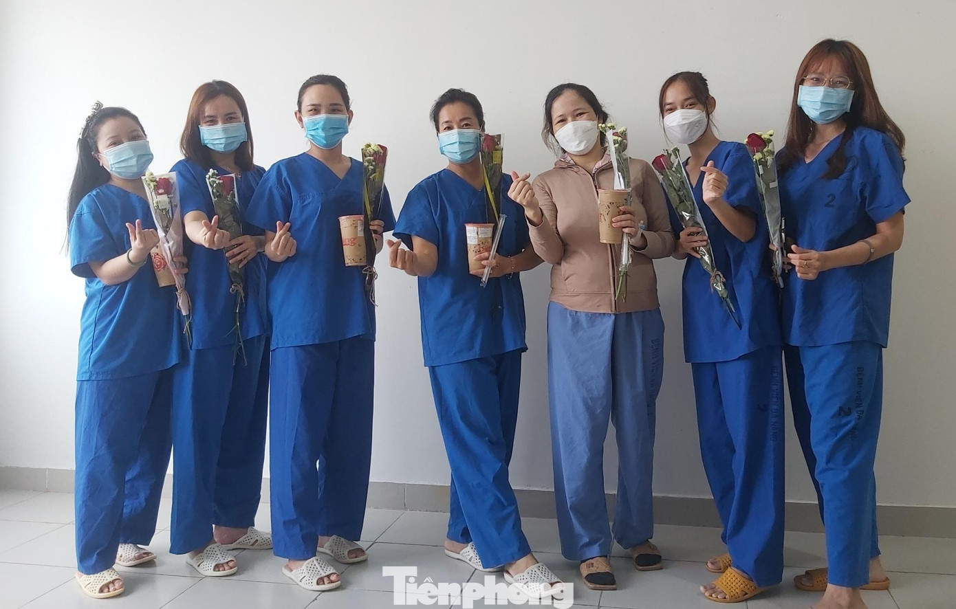 Ngày lễ 8/3 đơn sơ nhưng ai cũng thấy vui vẻ, ấm áp.