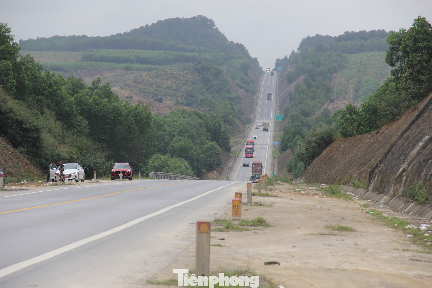 Cao tốc từ Đà Nẵng đến Quảng Trị nhiều khúc cua, đồi dốc, những người không quen đường hoặc chưa có nhiều kinh nghiệm lái xe cần cẩn trọng khi lưu thông.