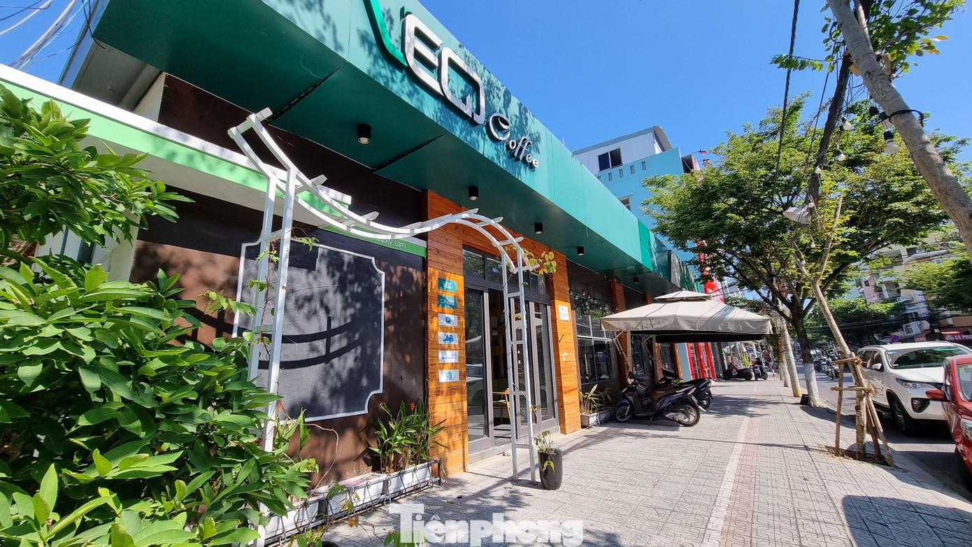 Nhiều cửa hàng ăn uống đã đóng cửa sau khi Đà Nẵng cấm phục vụ tại chỗ. Ảnh: Thanh Trần.