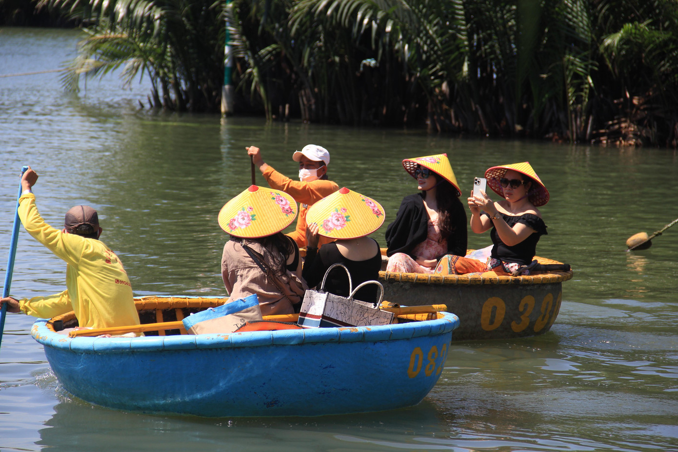Trải nghiệm đi thúng ngắm rừng dừa thu hút khách ngoại quốc, đặc biệt là khách Hàn Quốc. Cuối năm 2019, Hoa hậu Hàn Quốc Thái Bình Dương Ham So Won tới đây làm chương trình truyền hình thực tế, trải nghiệm này càng được lan tỏa và hấp dẫn hơn. Trải nghiệm đi thúng ngắm rừng dừa thu hút khách ngoại quốc, đặc biệt là khách Hàn Quốc. Cuối năm 2019, Hoa hậu Hàn Quốc Thái Bình Dương Ham So Won tới đây làm chương trình truyền hình thực tế, trải nghiệm này càng được lan tỏa và hấp dẫn hơn.