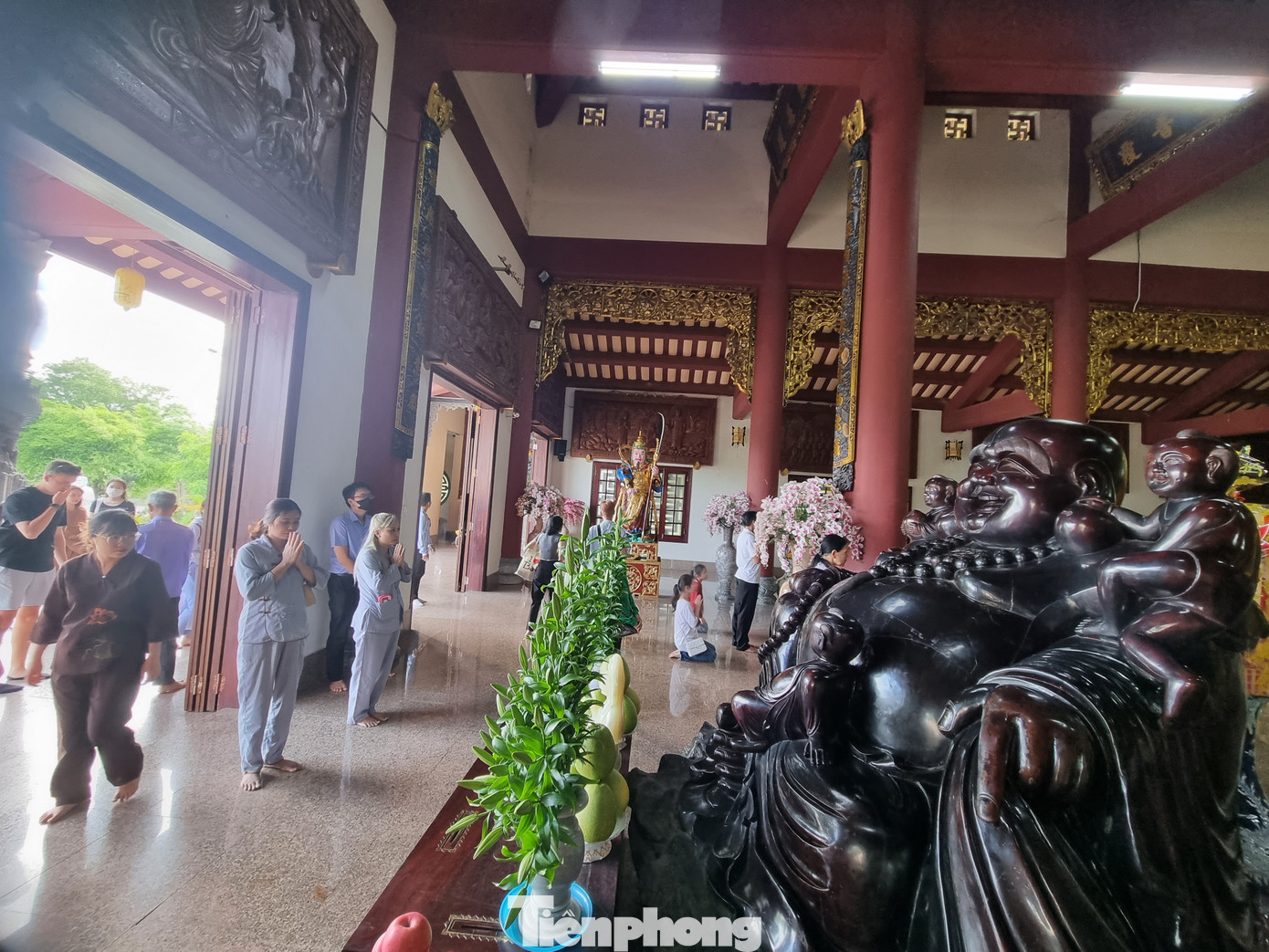 Theo nhiều du khách, chuyến du lịch tới Đà Nẵng lần này đúng vào dịp rằm tháng Bảy nên không thể bỏ qua chùa Linh Ứng. Theo nhiều du khách, chuyến du lịch tới Đà Nẵng lần này đúng vào dịp rằm tháng Bảy nên không thể bỏ qua chùa Linh Ứng.