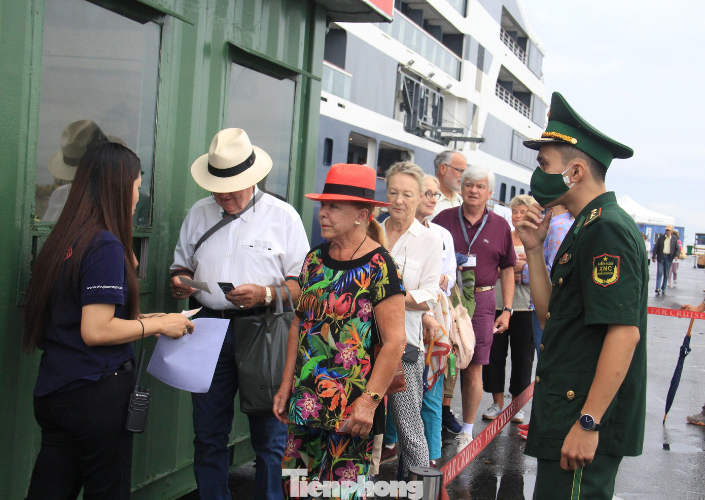 Theo ông Nguyễn Xuân Bình, việc tàu biển chở du khách khởi động lại là tín hiệu tích cực cho du lịch sau thời gian dài chịu ảnh hưởng nặng nề của đại dịch. Theo ông Nguyễn Xuân Bình, việc tàu biển chở du khách khởi động lại là tín hiệu tích cực cho du lịch sau thời gian dài chịu ảnh hưởng nặng nề của đại dịch.
