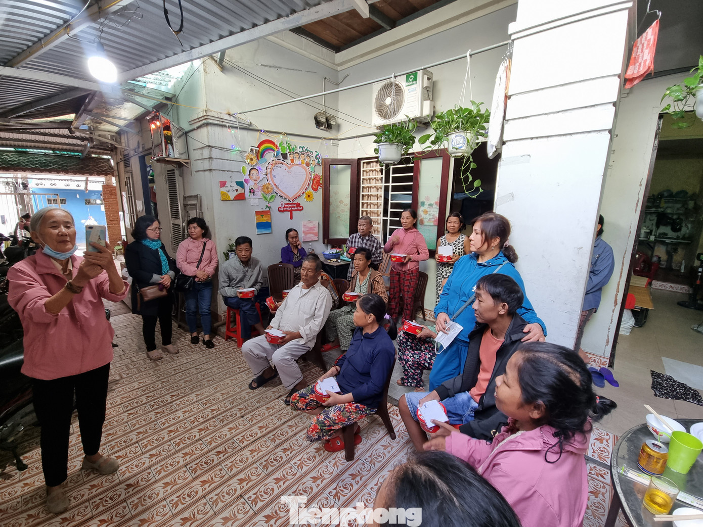 Với sự sẻ chia này, các bệnh nhân được động viên chiến đấu với bệnh tật, vừa có thêm một khoản nhỏ để mang về quê ăn Tết.