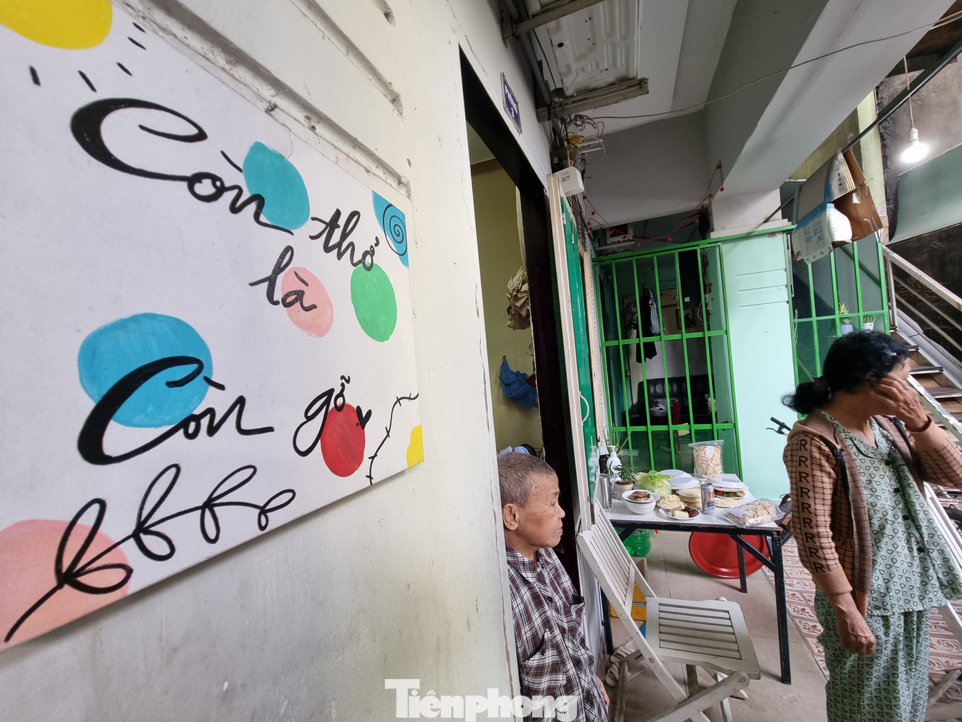 Ngày 30 Tết, cả xóm sẽ về hết, tầm mồng 5 Tết sẽ đông đủ dần, tiếp tục hành trình "còn thở là còn gỡ".