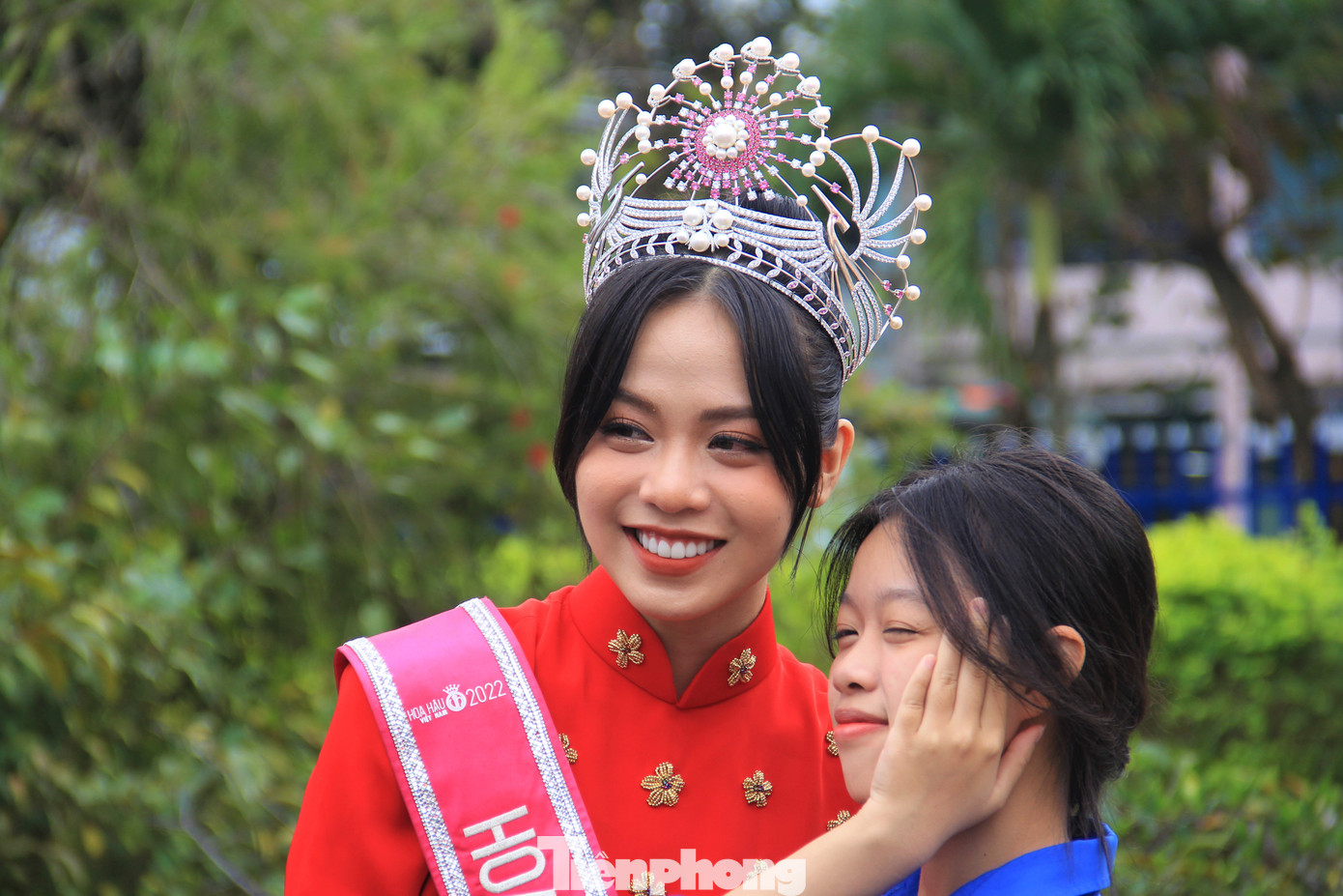 "Sau khi thực hiện xong các hoạt động xã hội, tôi về nhà tận hưởng những giây phút bên gia đình. Thật sự gần một tháng qua Thủy rất nhớ nhà", hoa hậu chia sẻ.